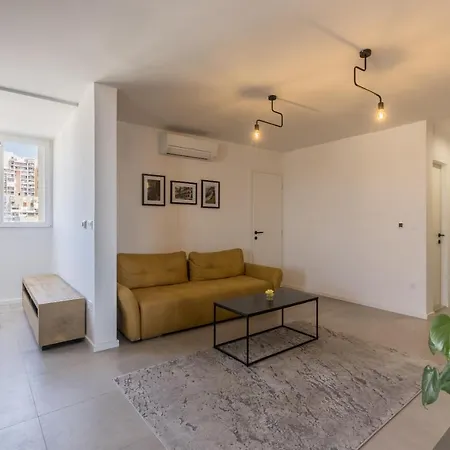 Exclusive Apartment *
