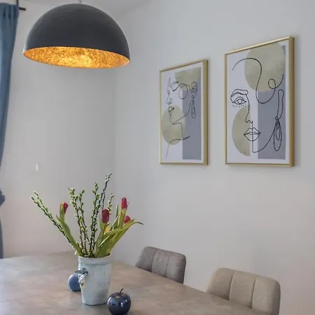 Exclusive Apartment *
